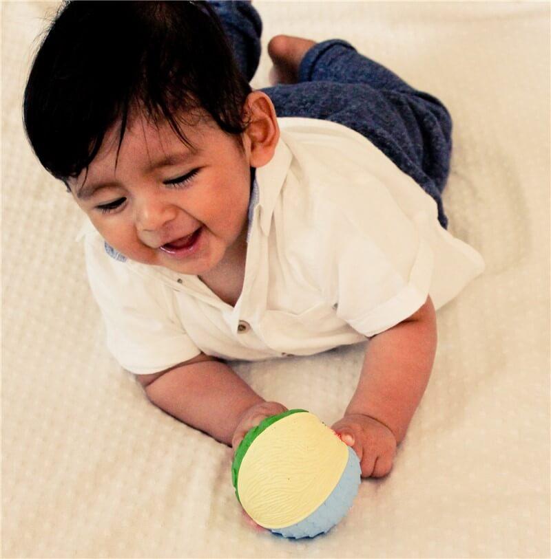 Juguete de bebé - Pelota sensorial Luna Menguante - El mundo de Caspio