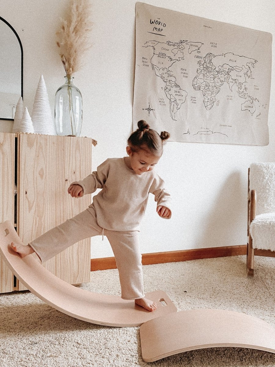 Mobiliario para bebés y niños pequeños - Tabla curva de equilibrio - El mundo de Caspio