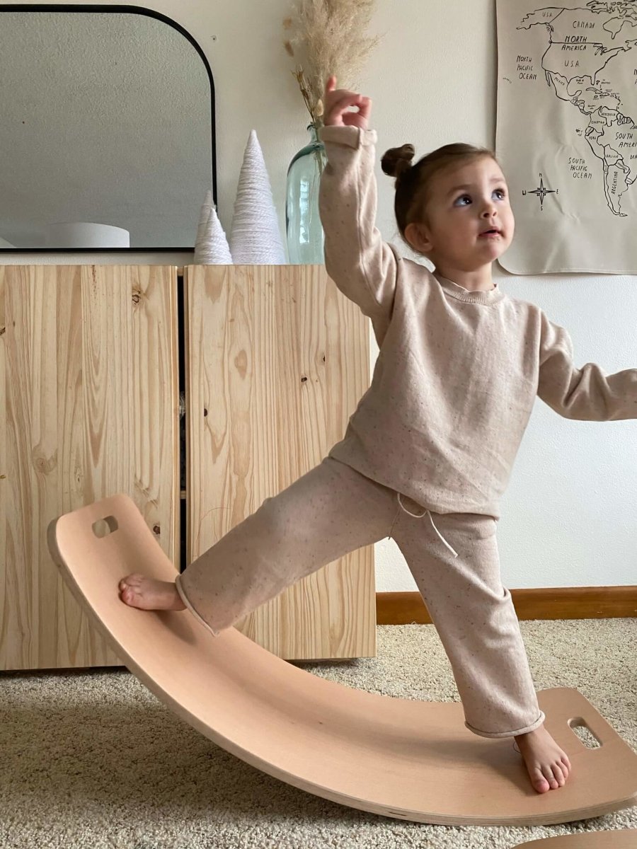 Mobiliario para bebés y niños pequeños - Tabla curva de equilibrio verde - El mundo de Caspio